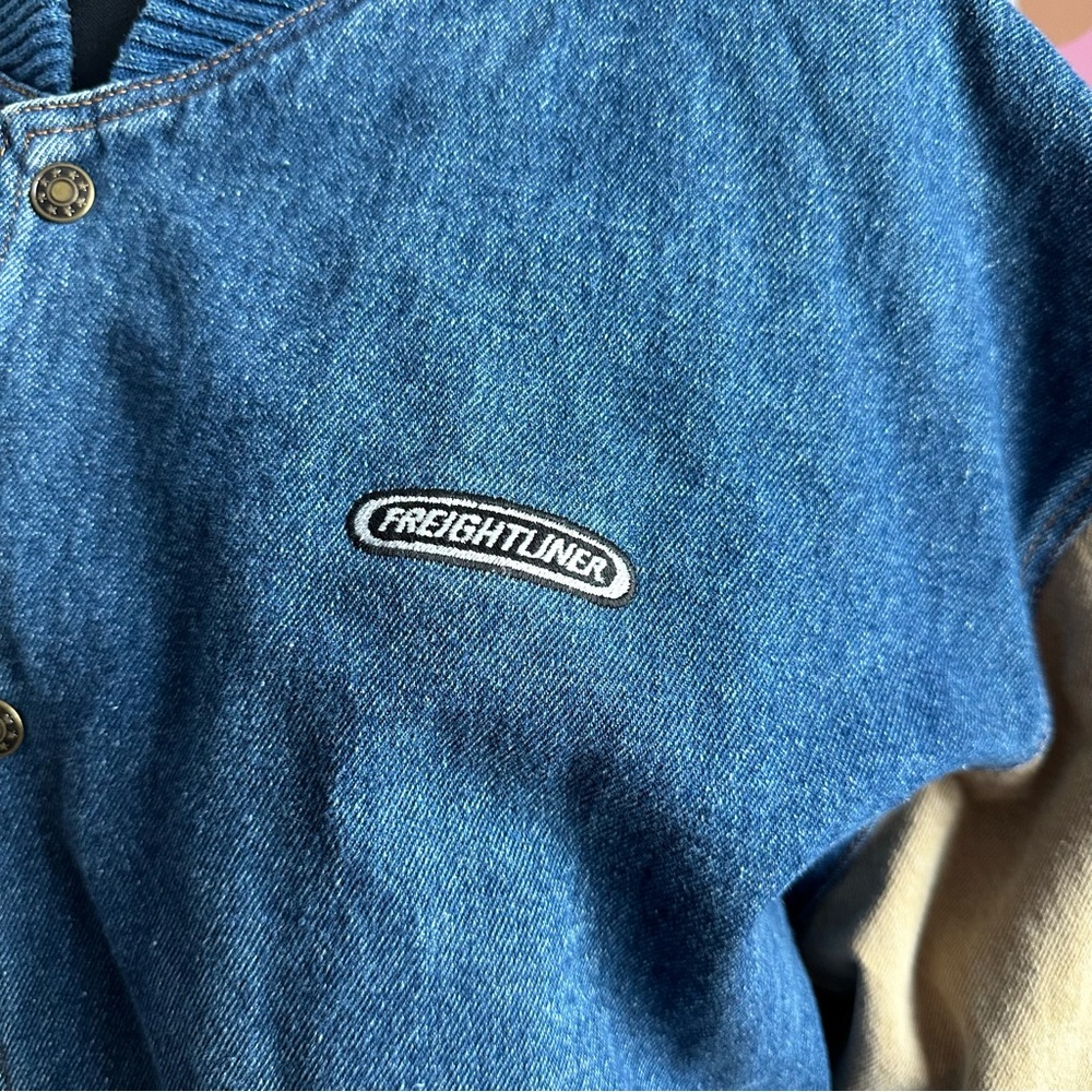 Turning Point Peterbilt Freightliner Vintage Tan … - image 3